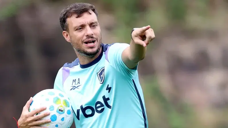 Martín Anselmi x Luis Zubeldía: clássico entre Botafogo e Fluminense tem duelo de técnicos que cursaram jornalismo
