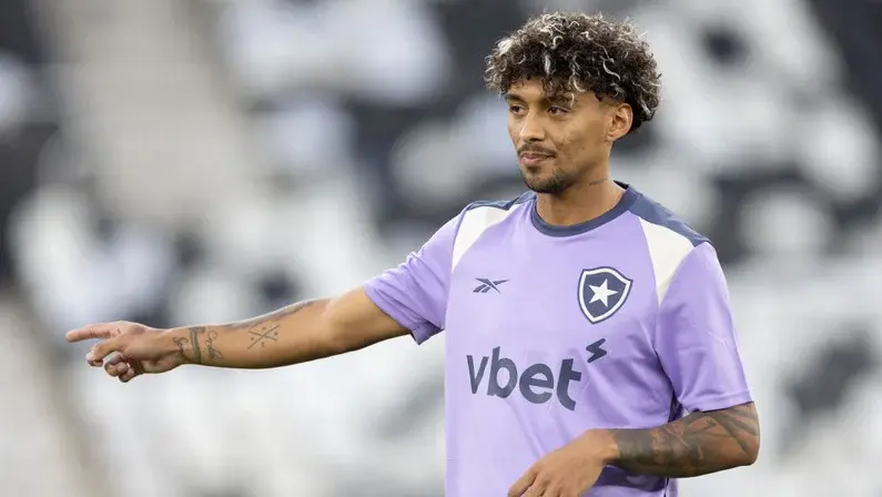 Cristian Medina regularizado: Volante argentino pronto para estrear pelo Botafogo