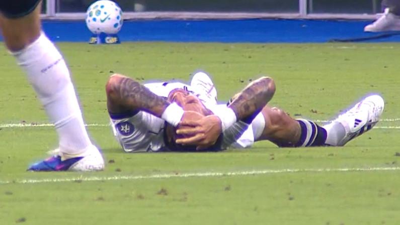 Grêmio x Botafogo: Santi Rodríguez sente problema no joelho e é substituído ainda no 1º tempo