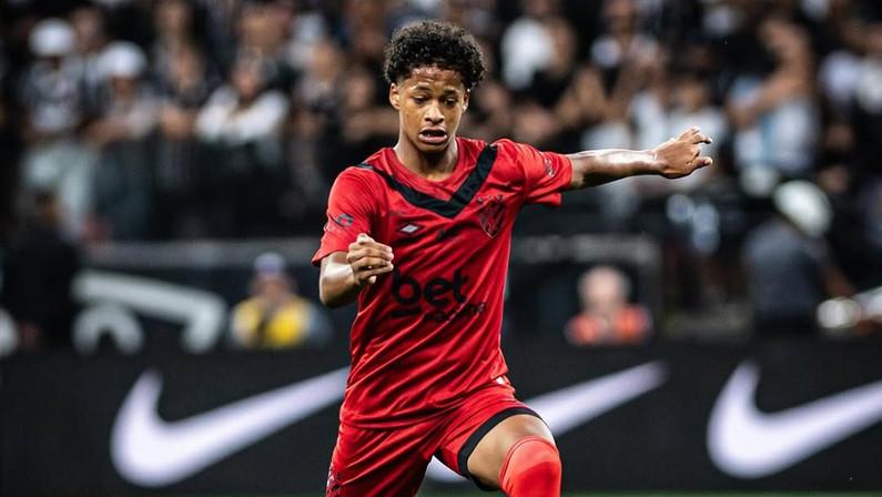 Botafogo acena positivamente à contraproposta do Sport por Zé Lucas; negociações seguem