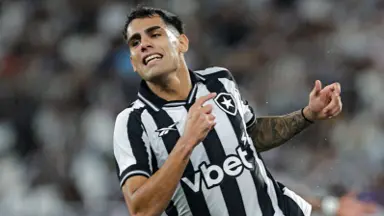 Lucas Villalba se adapta a ser ala no Botafogo: 'É uma posição nova, mas que posso cumprir' Lucas Villalba se adapta a ser ala no Botafogo: 'É uma posição nova, mas que posso cumprir'