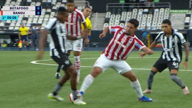 Árbitro deixa de expulsar dois do Bangu nos primeiros minutos contra o Botafogo, diz PC Oliveira; VAR faz vista grossa Árbitro deixa de expulsar dois do Bangu nos primeiros minutos contra o Botafogo, diz PC Oliveira; VAR faz vista grossa