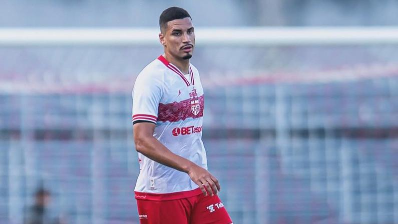 CRB recusa investida do Botafogo por zagueiro Henri
