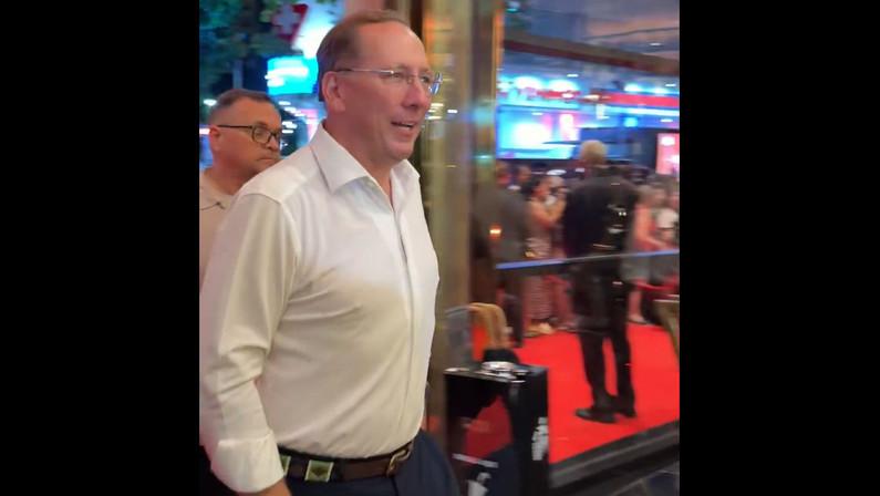 John Textor, do Botafogo, marca presença na festa de encerramento do Campeonato Carioca