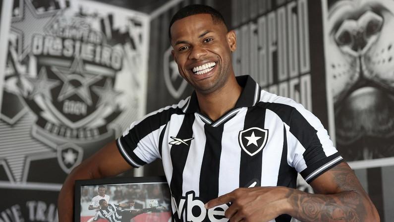 Anselmi exalta alegria de Júnior Santos e promete apoio para felicidade do jogador