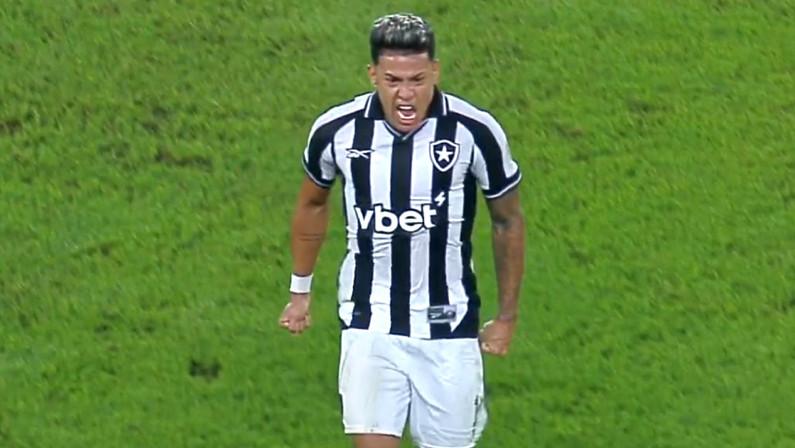 Matheus Martins confia em si para jogar como 9 no Botafogo: 'Sei o caminho do gol. Finalização sempre foi um ponto forte meu'