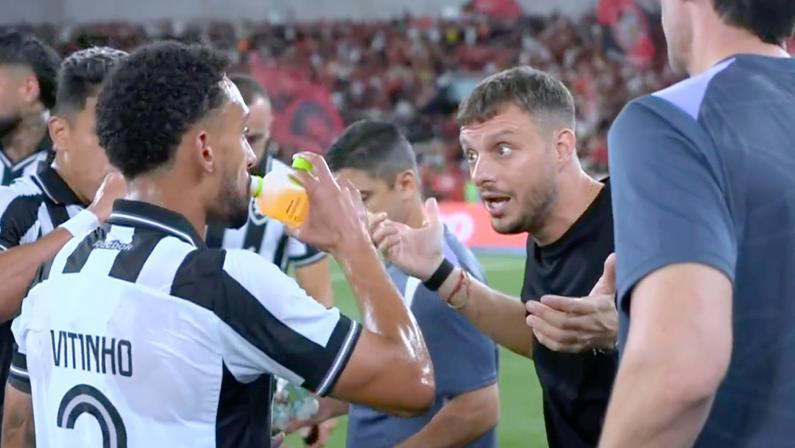 Anselmi fala sobre conversa no vestiário após derrota do Botafogo e admite insatisfação: ‘Precisamos tocar uma música que transmita outra coisa’