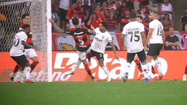 Dois possíveis pênaltis para o Botafogo são ignorados em clássico com Flamengo; veja lances Dois possíveis pênaltis para o Botafogo são ignorados em clássico com Flamengo; veja lances