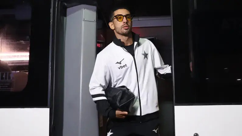 Botafogo negocia com MLS por transfer bans, encontra jogo duro em dívida por Almada e tem trunfo em caso Santi