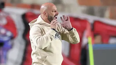 Mudança de postura após aumento e escalação de Danilo fora de posição pesam contra Franclim no Botafogo Mudança de postura após aumento e escalação de Danilo fora de posição pesam contra Franclim no Botafogo