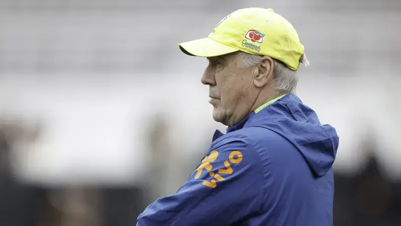 Técnico da Seleção Brasileira, Carlo Ancelotti estará no Nilton Santos para assistir a Botafogo x Palmeiras