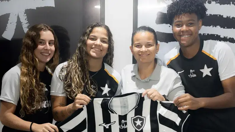 Botafogo assina contrato profissional com três jogadoras da equipe feminina sub-20