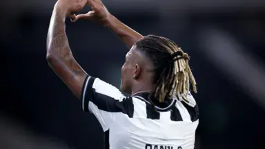 Danilo, do Botafogo, é eleito o melhor jogador do primeiro turno do Brasileirão pelo prêmio Bola de Prata Danilo, do Botafogo, é eleito o melhor jogador do primeiro turno do Brasileirão pelo prêmio Bola de Prata
