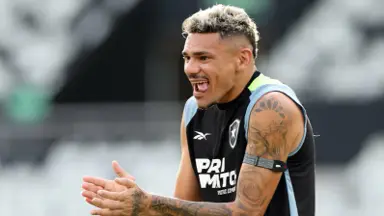 Botafogo tem negociações avançadas por retorno de Tiquinho Soares Botafogo tem negociações avançadas por retorno de Tiquinho Soares
