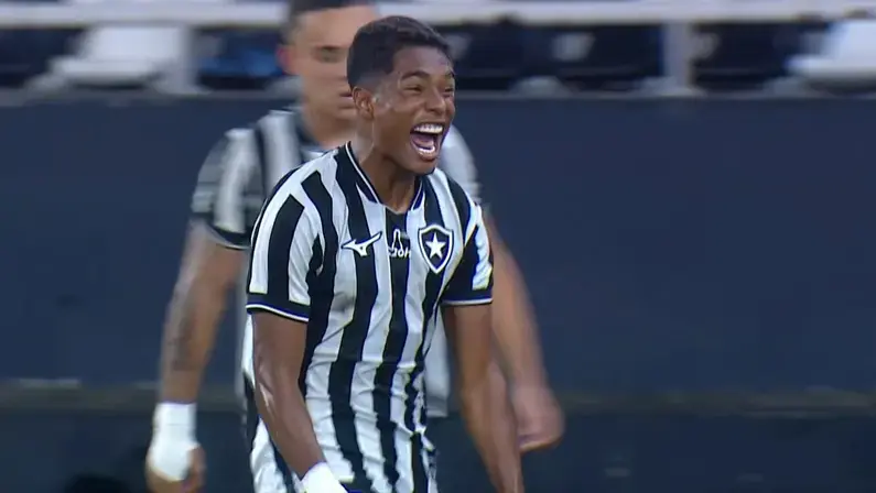 Jovem promessa do Botafogo tem multa milionária e brilho em campo