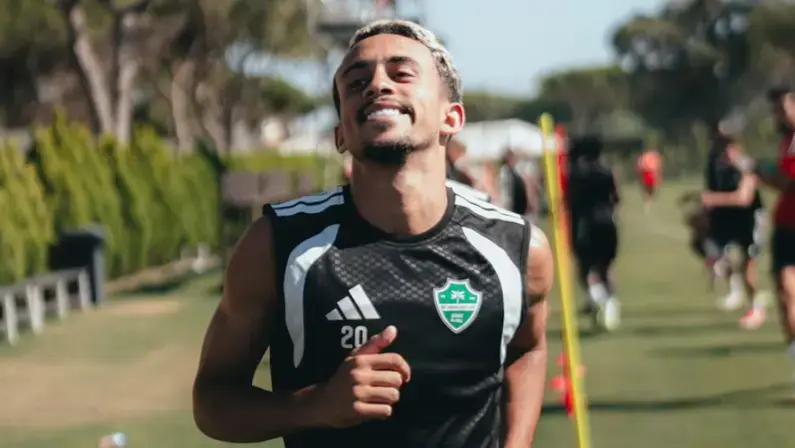 Al-Ahli deixa portas abertas para negociar Matheus Gonçalves, alvo de Botafogo e Vasco, no fim do ano