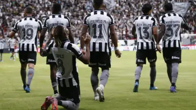 Comentarista: 'Impressão é que Botafogo vai ter time muito mais fraco depois da Copa. Tem que comemorar cada ponto agora' Comentarista: 'Impressão é que Botafogo vai ter time muito mais fraco depois da Copa. Tem que comemorar cada ponto agora'