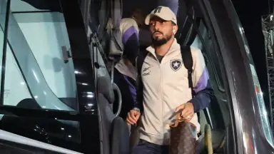 Alex Telles ainda não tem presença garantida em Botafogo x Coritiba, explica Franclim Carvalho Alex Telles ainda não tem presença garantida em Botafogo x Coritiba, explica Franclim Carvalho