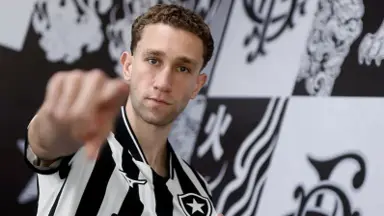 Arthur Chaves celebra acerto com o Botafogo: 'Honra vestir esse manto' Arthur Chaves celebra acerto com o Botafogo: 'Honra vestir esse manto'