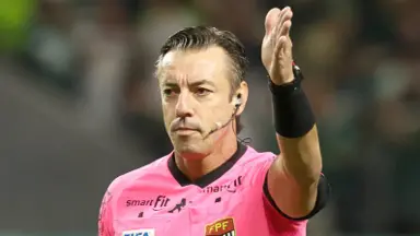 Raphael Claus volta a apitar um jogo do Botafogo após mais de dois anos Raphael Claus volta a apitar um jogo do Botafogo após mais de dois anos