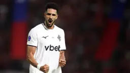 Chris Ramos é do Botafogo: contrato definitivo até 2028 é registrado na CBF após meta batida