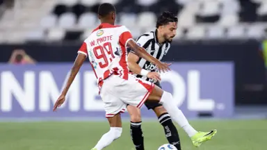 Alex Telles pede respeito e foca no bom momento do Botafogo após vitória Alex Telles pede respeito e foca no bom momento do Botafogo após vitória