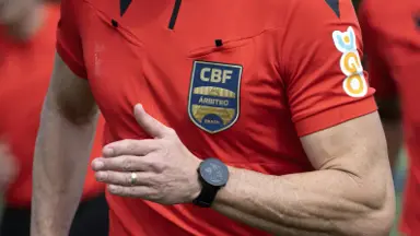 Comentaristas criticam troca de farpas entre Flamengo e Palmeiras sobre arbitragem Comentaristas criticam troca de farpas entre Flamengo e Palmeiras sobre arbitragem