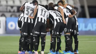 Mansur destaca resiliência de jogadores do Botafogo: ‘Estão se dedicando e honrando a camisa. Papel muito digno’ Mansur destaca resiliência de jogadores do Botafogo: ‘Estão se dedicando e honrando a camisa. Papel muito digno’