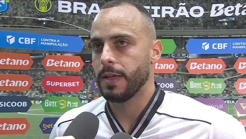 Arthur Cabral avalia empate com Atlético-MG como justo e elogia atuação de Neto