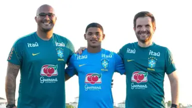Huguinho, do Botafogo, comemora convocação para Seleção sub-20: 'Momento muito especial da carreira' Huguinho, do Botafogo, comemora convocação para Seleção sub-20: 'Momento muito especial da carreira'