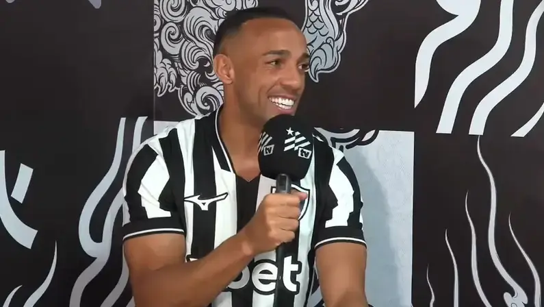 Marçal exalta Joias do Bairro e destaca beleza das novas camisas do Botafogo: ‘Com a branca dá para ir até em casamento’