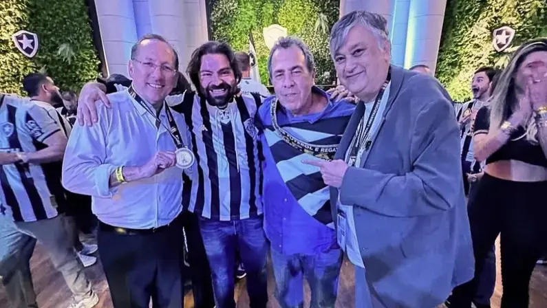 John Textor rebate Montenegro, o chama de ‘Rei do Rebaixamento’ e diz: ‘Pônei de um truque só. Qual o projeto deles para o futuro do Botafogo?’