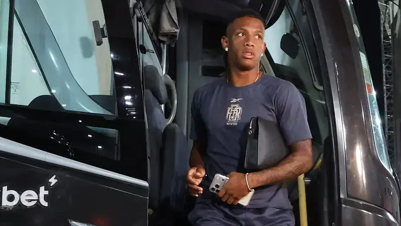 Flamengo acompanha situação do Botafogo e está pronto para dar ‘bote’ por Danilo