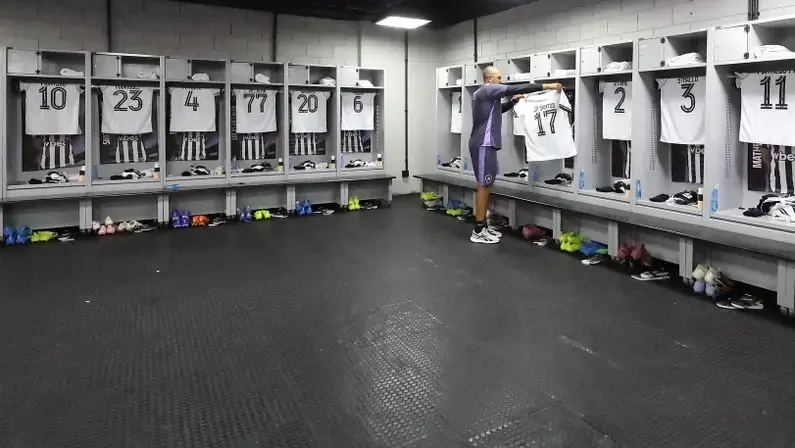Botafogo escalado por Bellão com Edenílson, Santi e Arthur Cabral para encarar o Athletico-PR
