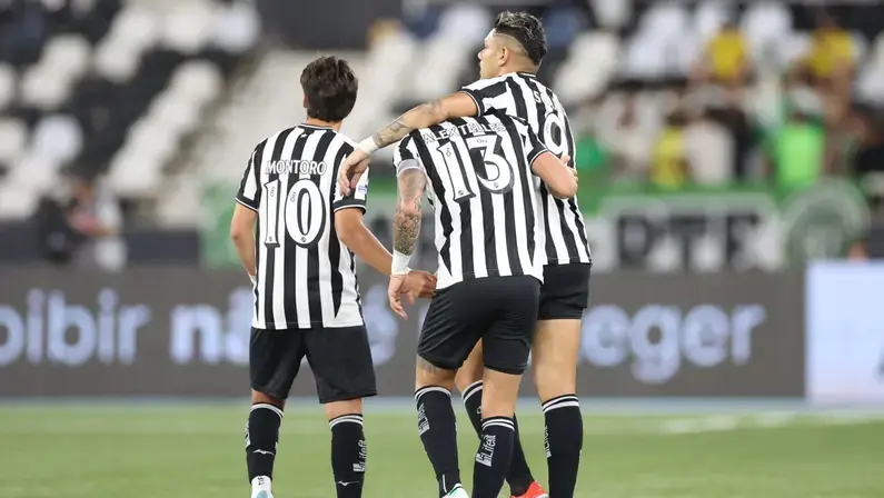 Comentaristas veem vitória justa do Botafogo sobre Chapecoense, mas ponderam: ‘Podia ser menos sofrida’