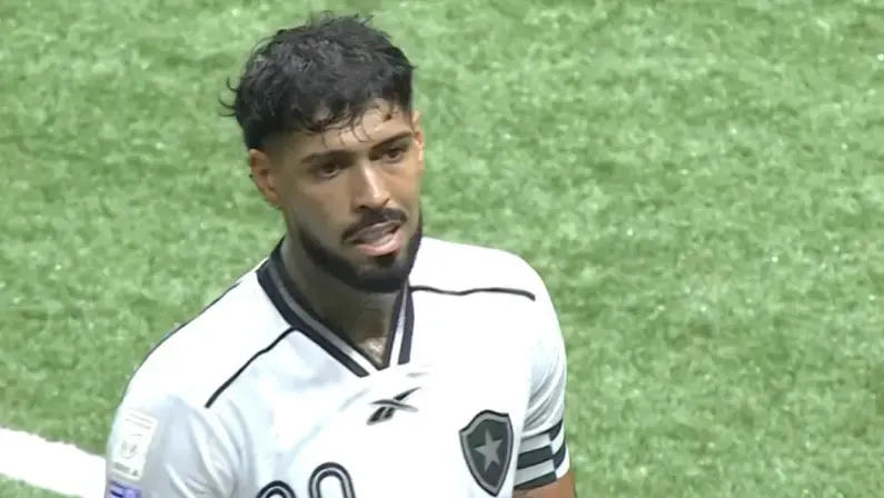 Joanna de Assis cita caso Hulk, diz ser 'estranho' Alexander Barboza seguir jogando e alerta: 'Botafogo pode perder mais gente para o Palmeiras'