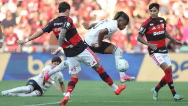 BOTAFOGO ENSAIA MELHORA APÓS INTERVALO, MAS É DERROTADO PELO FLAMENGO NO MARACANÃ BOTAFOGO ENSAIA MELHORA APÓS INTERVALO, MAS É DERROTADO PELO FLAMENGO NO MARACANÃ