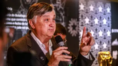Justiça mantém Durcesio na diretoria do Botafogo e suspende Eagle Justiça mantém Durcesio na diretoria do Botafogo e suspende Eagle