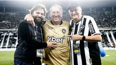 Jornalista conta bastidores de disputas internas do Botafogo e diz: 'John Textor tentou se encontrar com João Paulo, que enrolou' Jornalista conta bastidores de disputas internas do Botafogo e diz: 'John Textor tentou se encontrar com João Paulo, que enrolou'