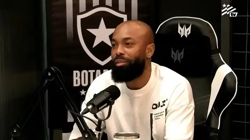 Chay recorda passagem e se declara: 'Eu amo o Botafogo, vai fazer parte da minha vida eternamente'