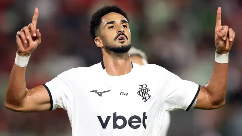 Real Oviedo tenta contratação de Chris Ramos, atacante do Botafogo