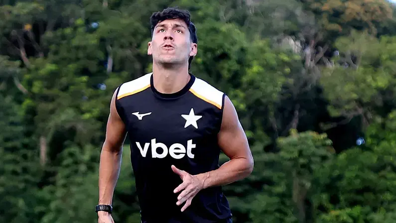 São Paulo estuda troca com Botafogo de Ferraresi por Newton, mas entende que zagueiro vale mais