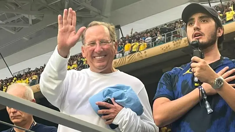 Sozinho em reunião, John Textor aprovou investimento de US$ 50 milhões no Botafogo; social vetou