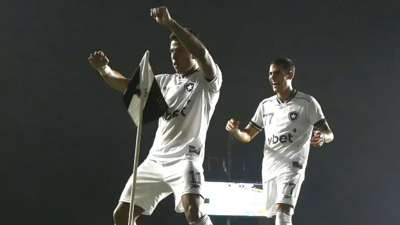 Vasco faz gracinha, mas Botafogo é o time da virada e vence em São Januário