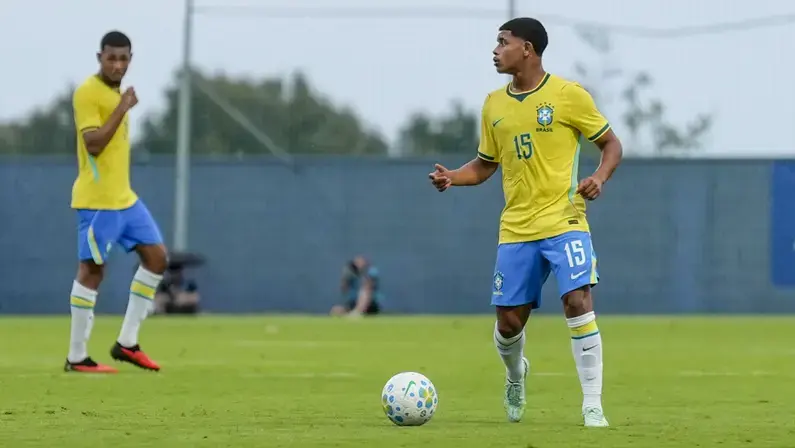 Huguinho celebra convocação e vitória com a Seleção Sub-20