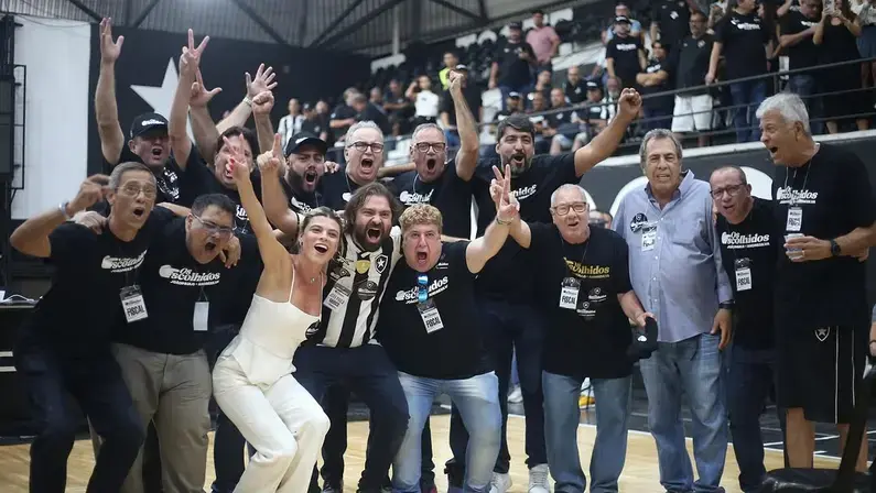 Botafogo social diz que John Textor o deve R$ 700 milhões e explica 'acordo coletivo' para receber parte