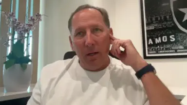 John Textor critica demissão de Franclim, planejamento para altitude e detona CEO: ‘Temos uma criança comandando o Botafogo’ John Textor critica demissão de Franclim, planejamento para altitude e detona CEO: ‘Temos uma criança comandando o Botafogo’