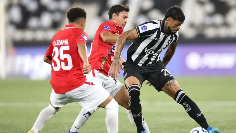 Barboza diz que elenco deve deixar extracampo de lado e pede mais a todos do Botafogo: ‘Tanto da parte organizacional como dos jogadores’