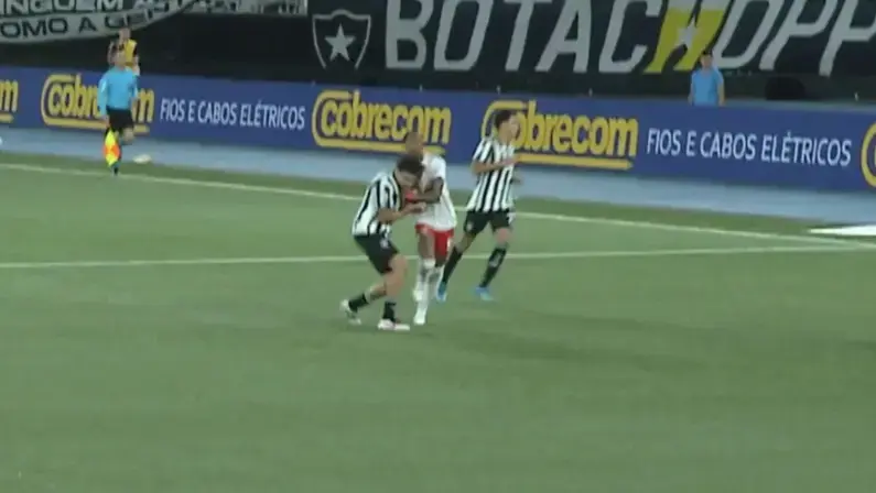 Uma semana depois, CBF divulga revisão do VAR e diz que Wallace Yan foi mal expulso em Botafogo x Red Bull Bragantino