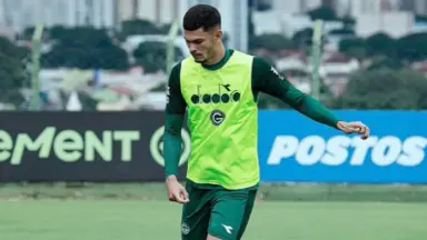 Anthony faz exigência ao Goiás para rescindir e fechar com o Botafogo Anthony faz exigência ao Goiás para rescindir e fechar com o Botafogo